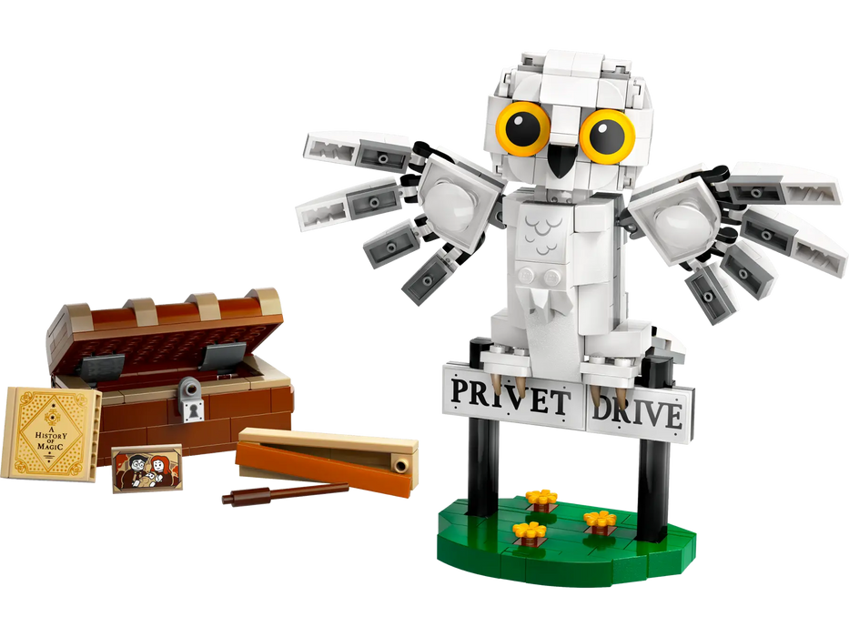 LEGO® Hedwig™ at 4 Privet Drive