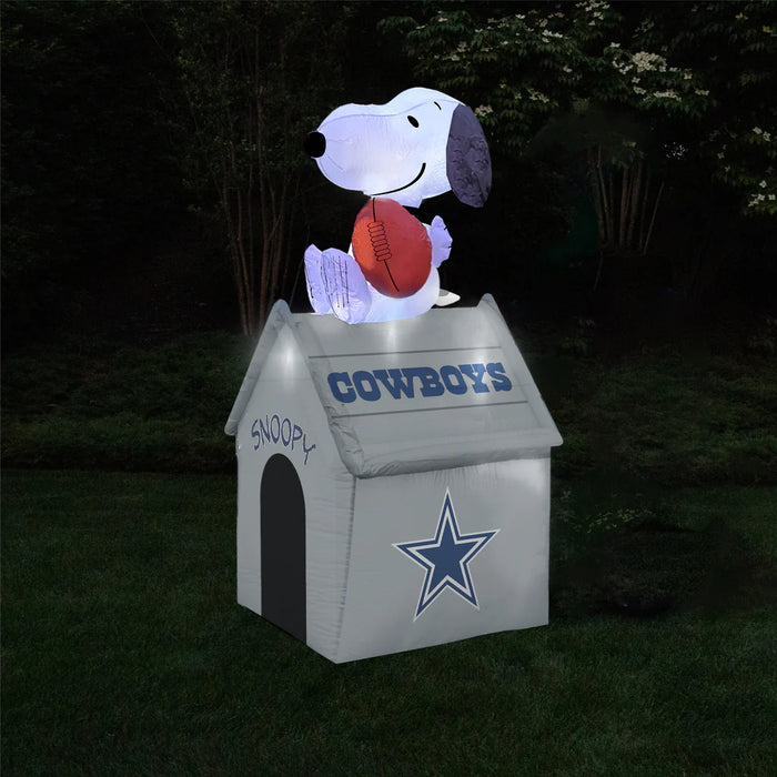 Peanuts Snoopy Dallas Cowboys Inflatable Doghouse lighted