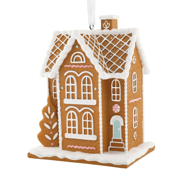 Gingerbread-House-Christmas-Ornament_1HGO3674_01