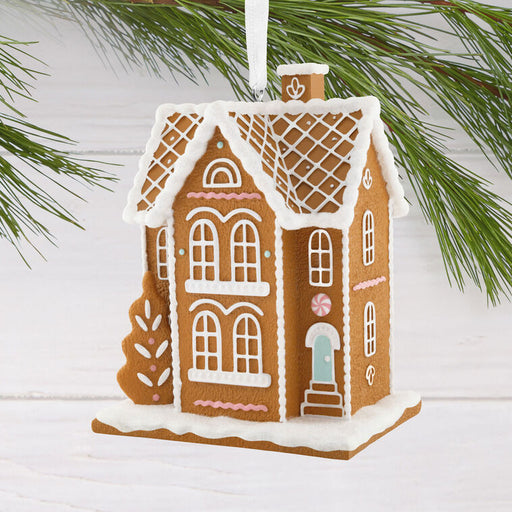 Gingerbread-House-Christmas-Ornament_1HGO3674_02