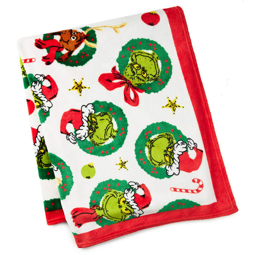 Grinch-CindyLou-Max-Faces-in-Wreaths-Fleece-Blanket_1XKT8088_01