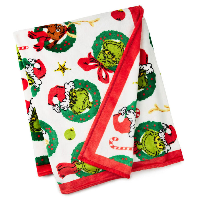 Grinch-CindyLou-Max-Faces-in-Wreaths-Fleece-Blanket_1XKT8088_03
