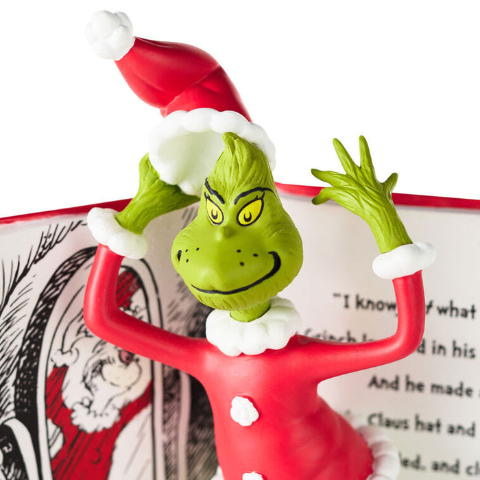Grinch-in-Santa-Outfit-With-Book-Figurine_1XKT8087_03