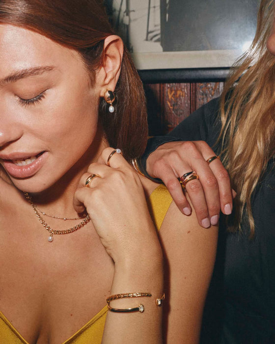 Kendra-Scott-Oakland-Pearl-Chain-Necklace-On-Fig-Gold-00_1e2e2e98-0bad-42f5-a6c6-0677ec9037fd