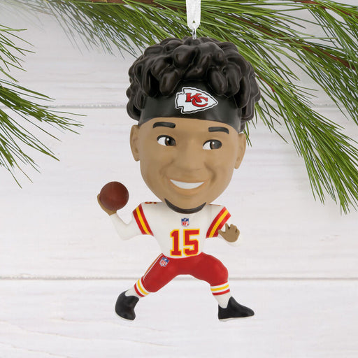 Patrick-Mahomes-Bobblehead-Christmas-Ornament_1OSL2729_02