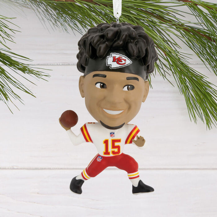 Patrick-Mahomes-Bobblehead-Christmas-Ornament_1OSL2729_02