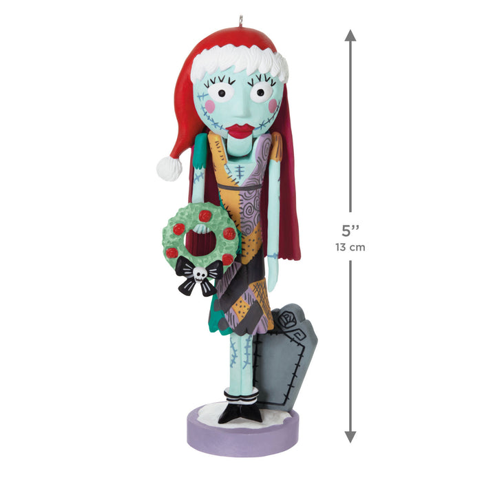 Animated character figurine with red hair and a wreath, standing on a white background with a measurement label.