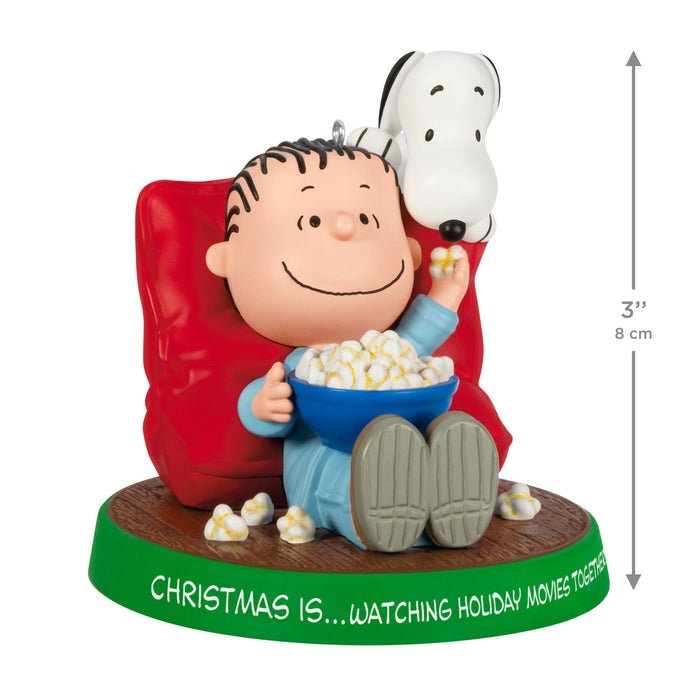 Figurine of a character watching TV with a dog, sitting on a red chair, holding popcorn, with a measurement label at the bottom.