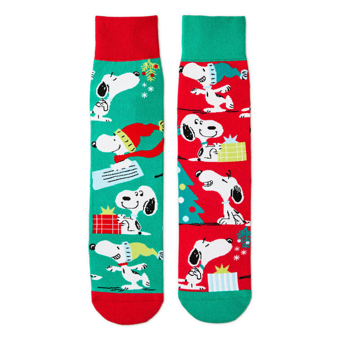 Snoopy-Holiday-Scenes-Novelty-Crew-Socks_1XKT9036_01