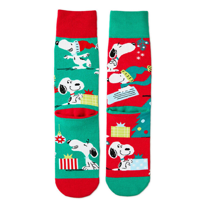 Snoopy-Holiday-Scenes-Novelty-Crew-Socks_1XKT9036_02
