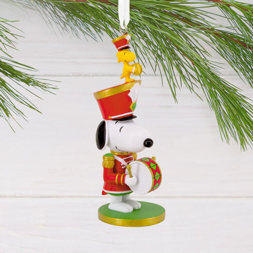 Snoopy-Nutcracker-Christmas-Ornament_3HCM4688_02