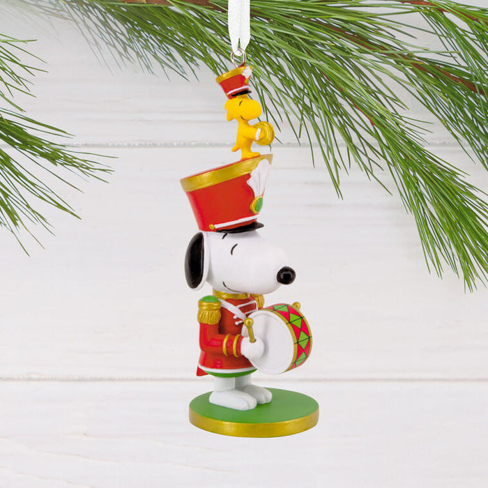 Snoopy-Nutcracker-Christmas-Ornament_3HCM4688_02
