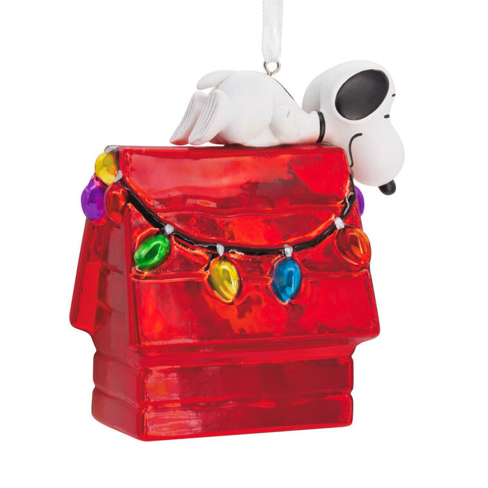 Snoopy-on-Doghouse-With-Lights-Christmas-Ornament_3HCM3701_07_ad370370-0aca-4e6b-b005-060d123bcdf6