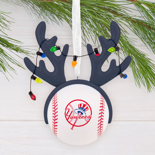 Yankees-Reindeer-Baseball-Christmas-Ornament_1OSL2708_02